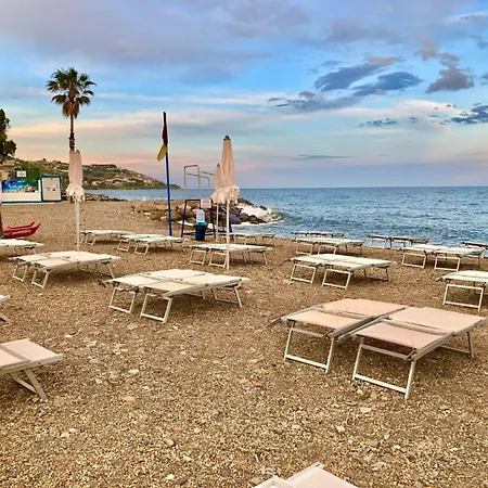 A Free Parking- Wifi- Free Pool * Σαν Ρέμο